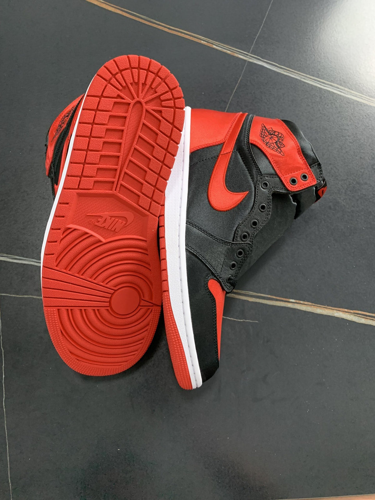 Air Jordan 1 High OG Bred