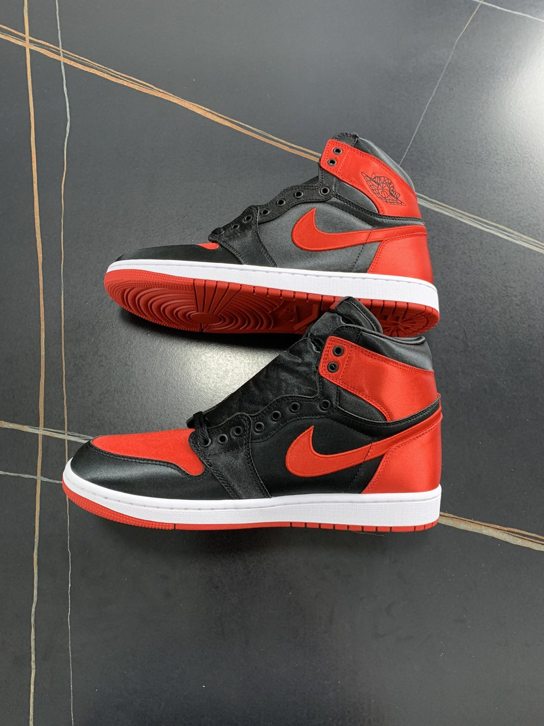 Air Jordan 1 High OG Bred