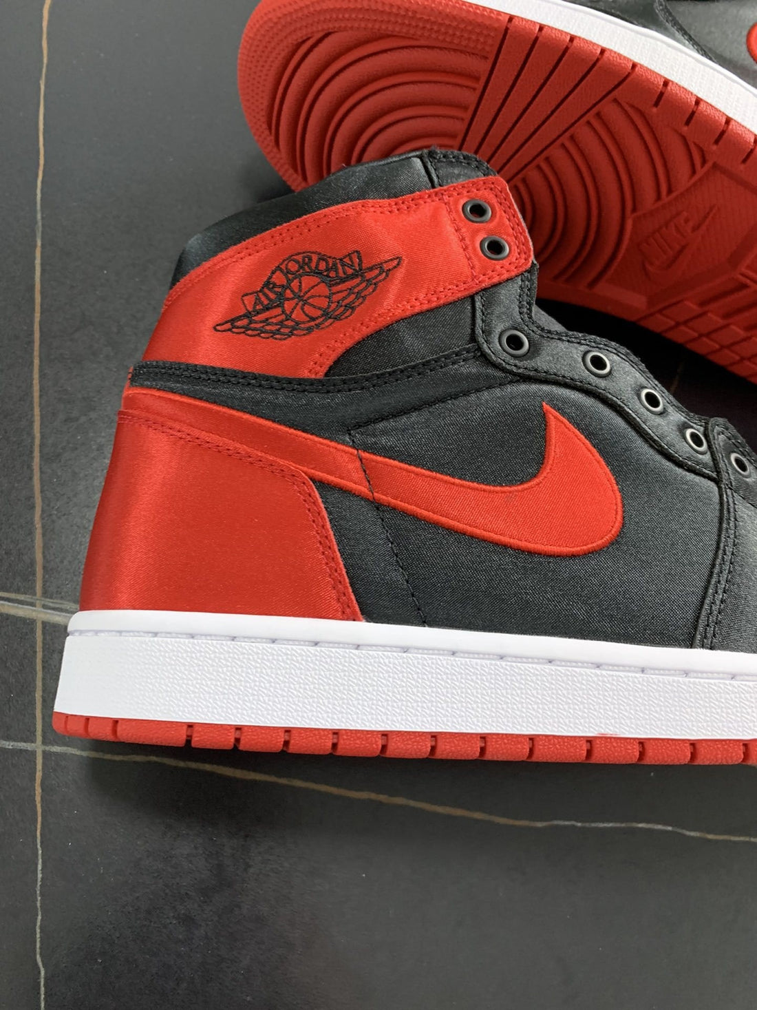 Air Jordan 1 High OG Bred
