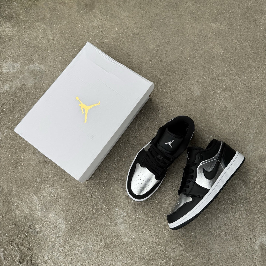 Air Jordan 1 Low Black Metallic Silver