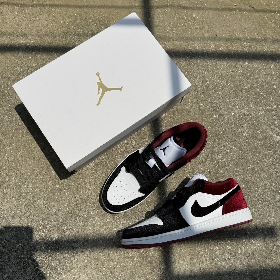 Air Jordan 1 Low Black Toe Bred Velvet