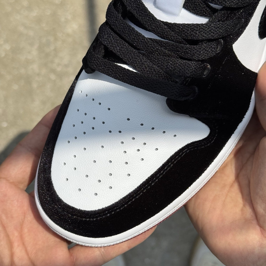 Air Jordan 1 Low Black Toe Bred Velvet