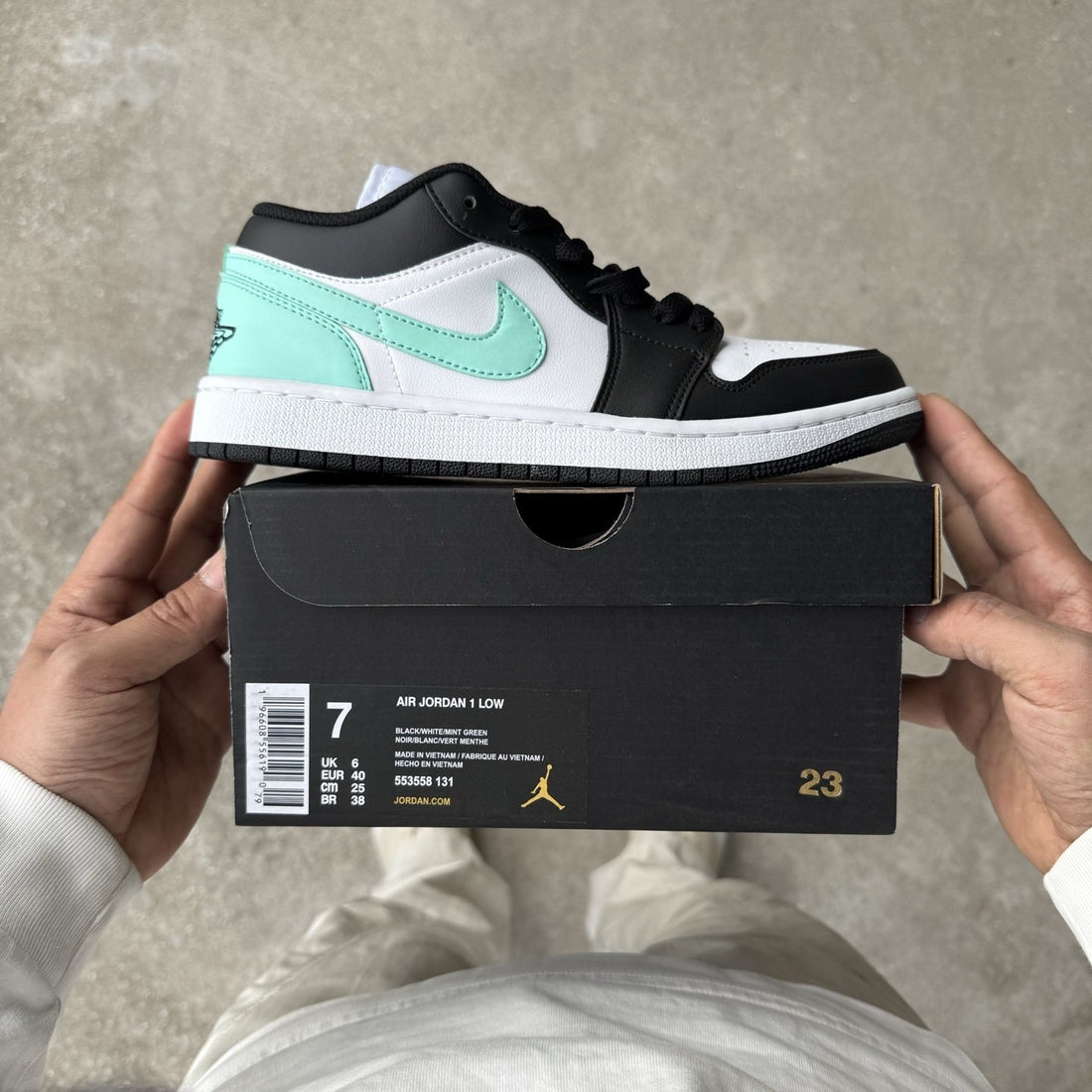 Air Jordan 1 Low Black Toe Mint