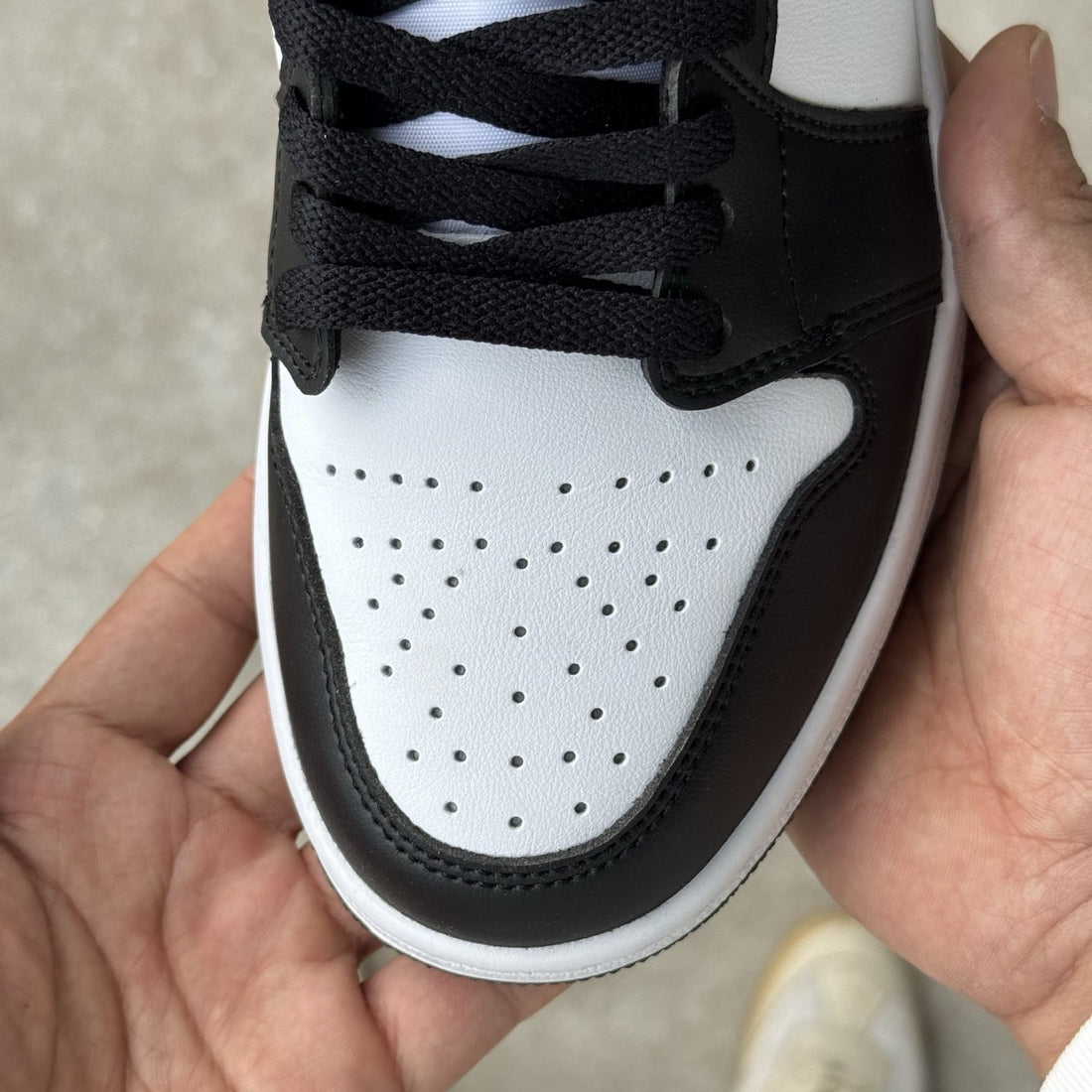 Air Jordan 1 Low Black Toe Mint
