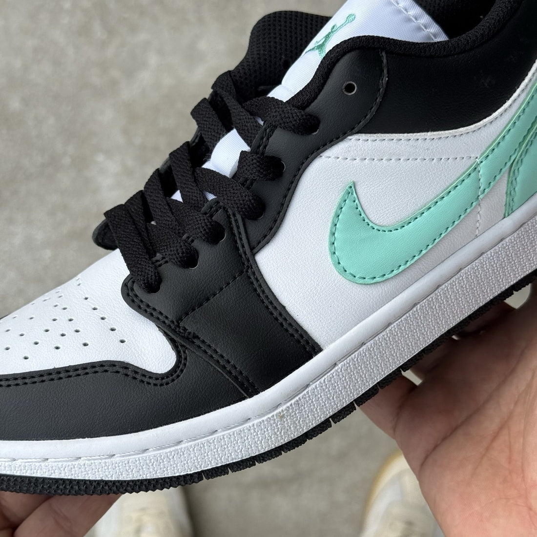 Air Jordan 1 Low Black Toe Mint