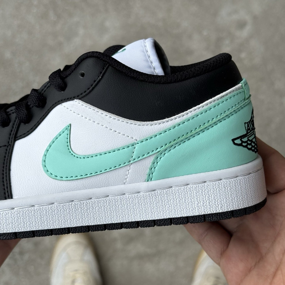 Air Jordan 1 Low Black Toe Mint