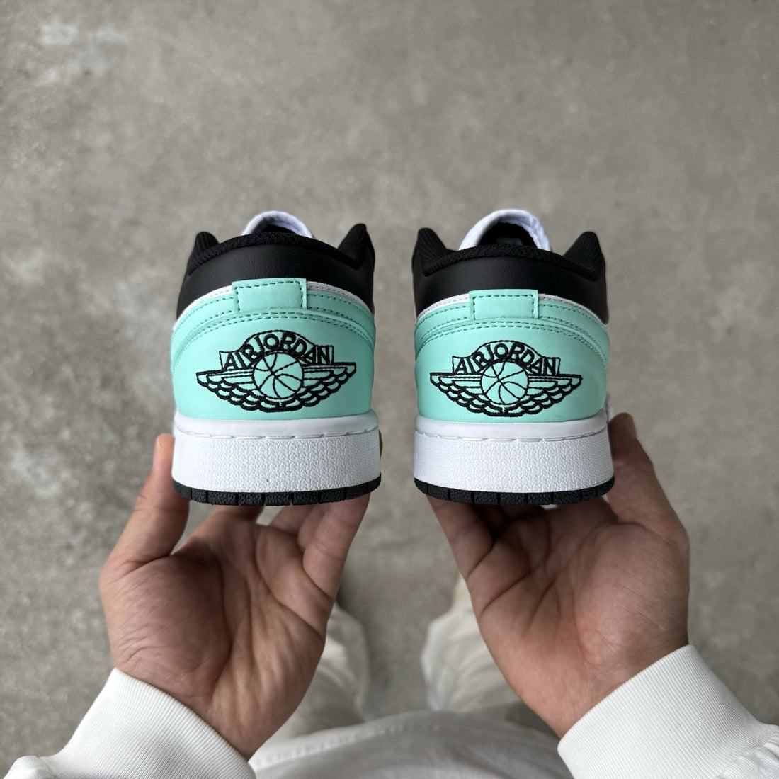 Air Jordan 1 Low Black Toe Mint