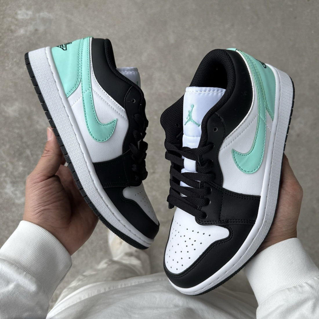 Air Jordan 1 Low Black Toe Mint
