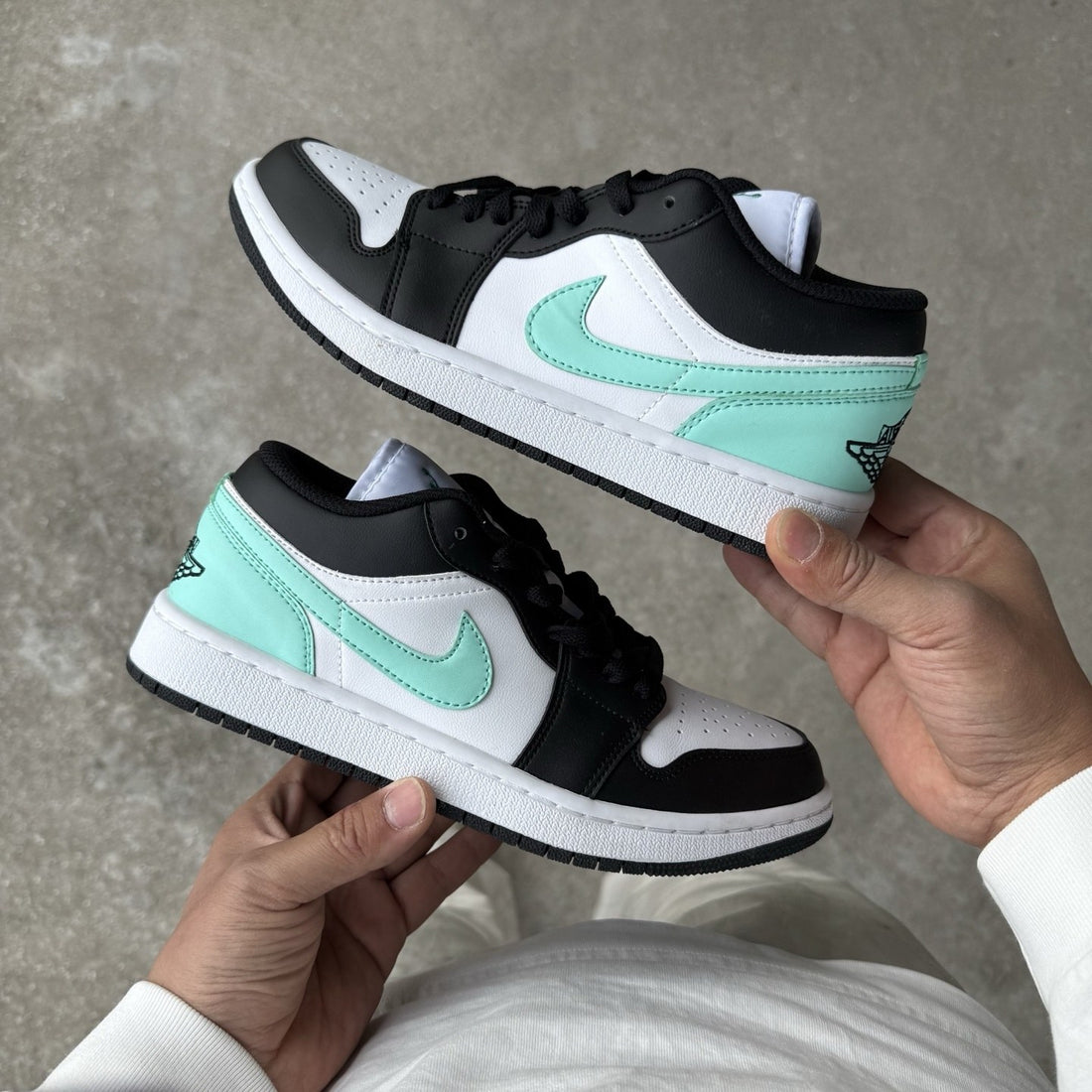 Air Jordan 1 Low Black Toe Mint
