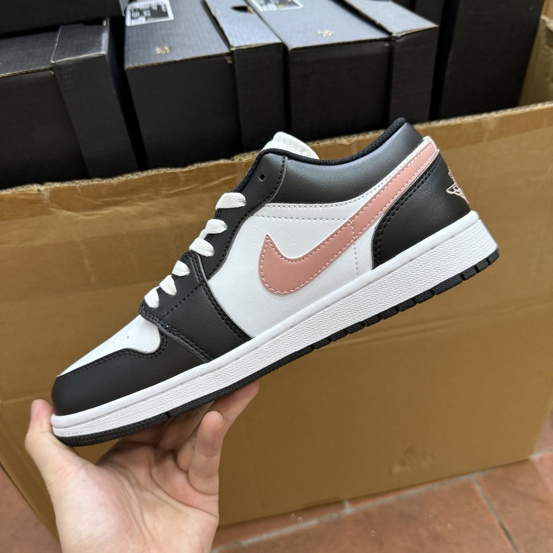 Air Jordan 1 Low Black Toe Pink
