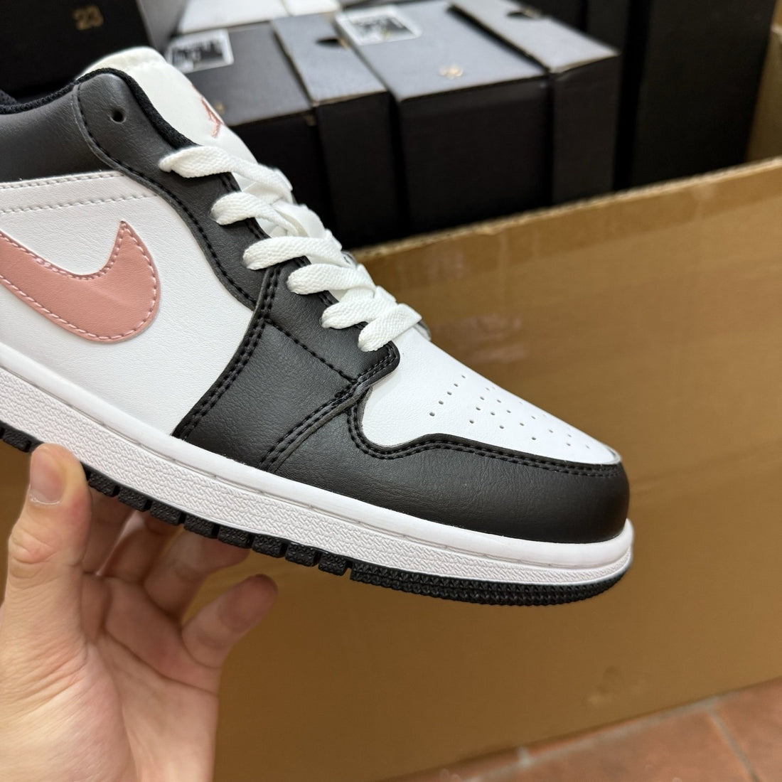 Air Jordan 1 Low Black Toe Pink