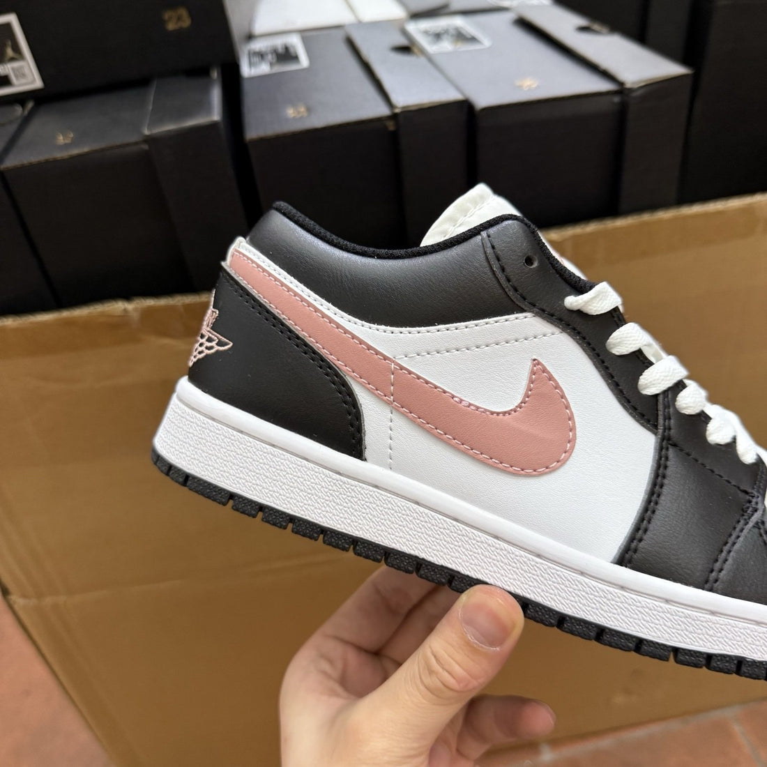 Air Jordan 1 Low Black Toe Pink