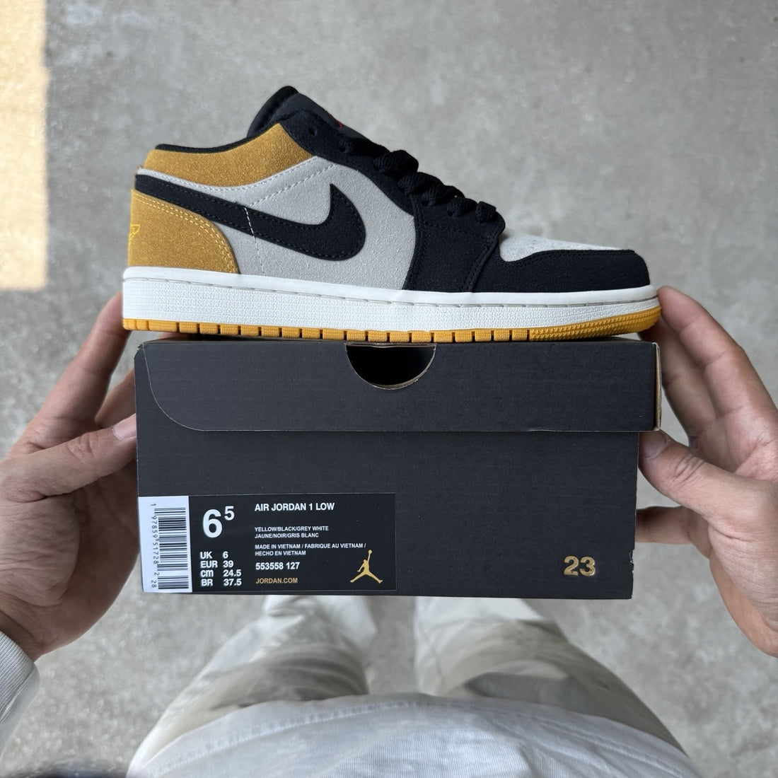 Air Jordan 1 Low Black Toe Taxi
