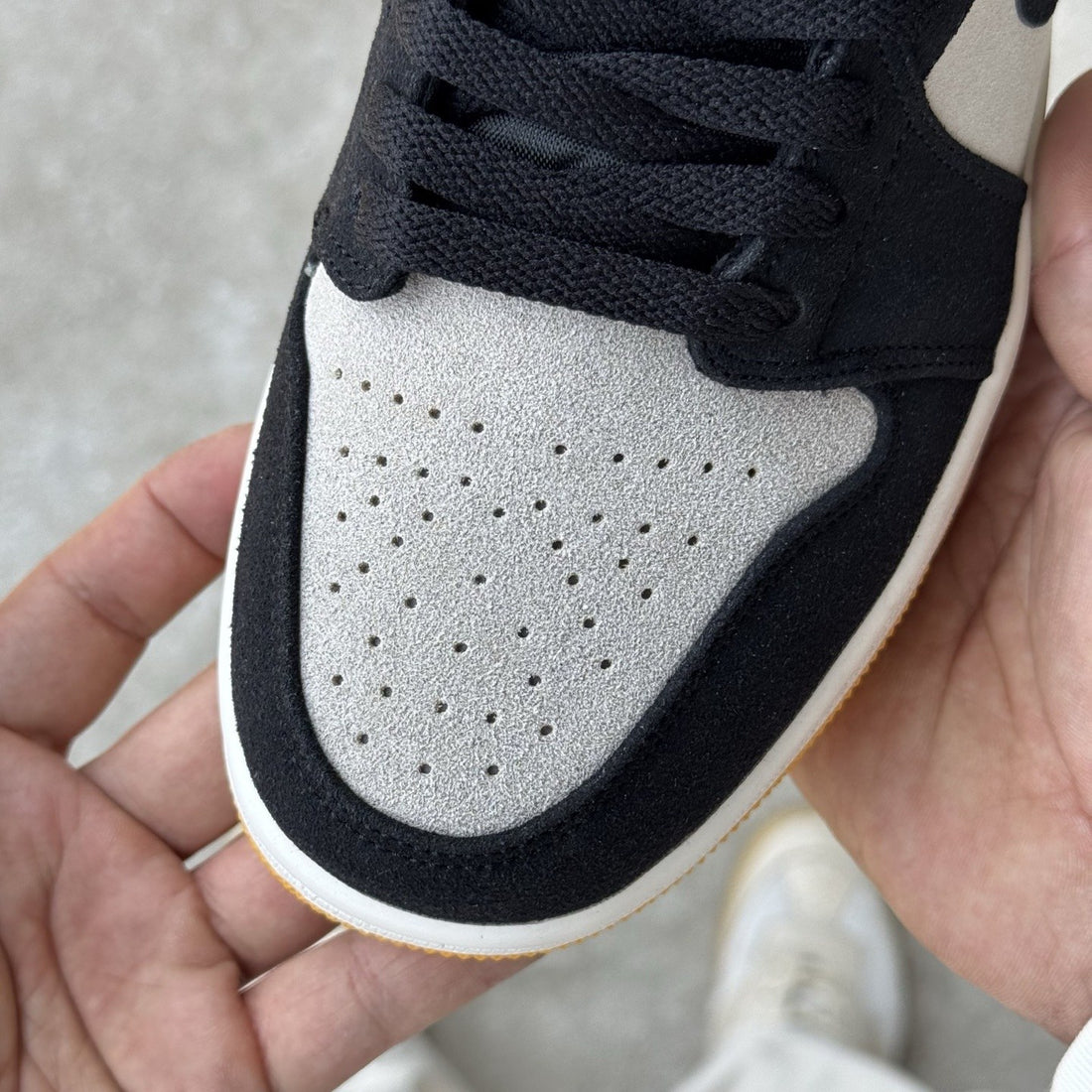 Air Jordan 1 Low Black Toe Taxi