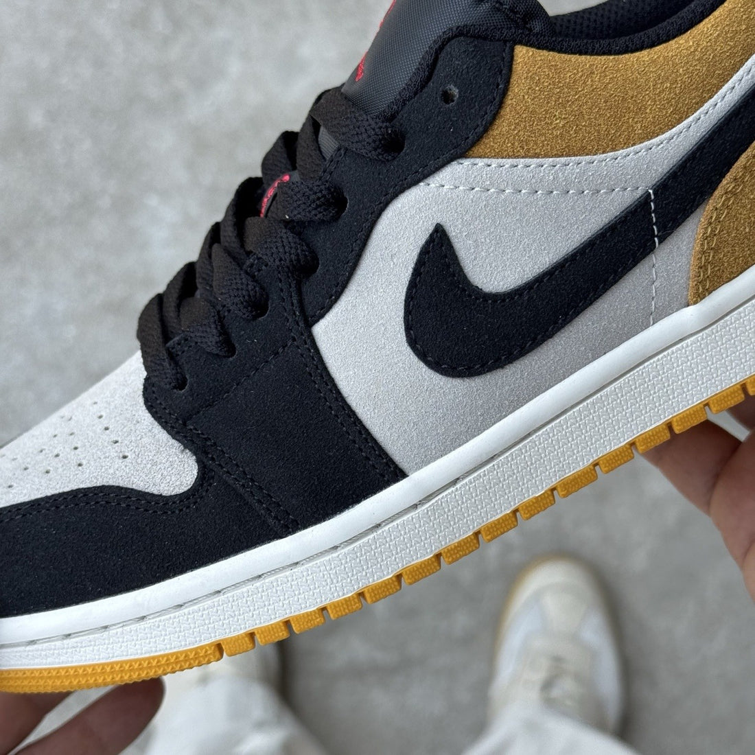 Air Jordan 1 Low Black Toe Taxi