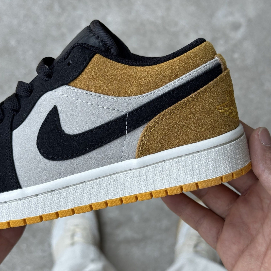 Air Jordan 1 Low Black Toe Taxi