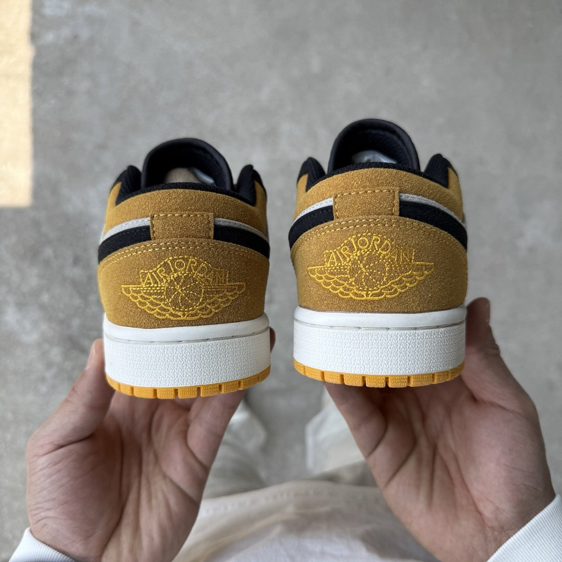 Air Jordan 1 Low Black Toe Taxi