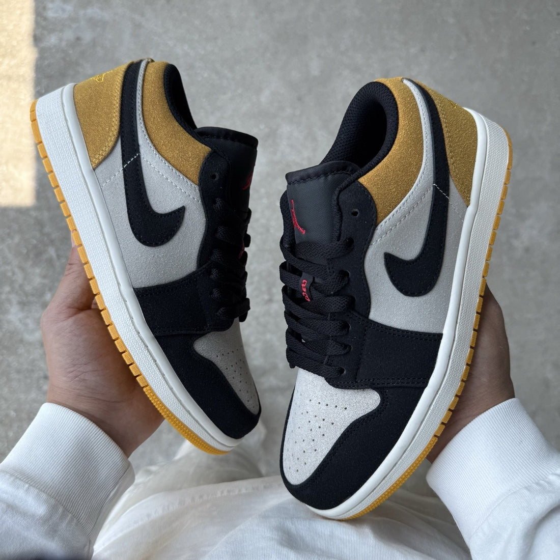 Air Jordan 1 Low Black Toe Taxi