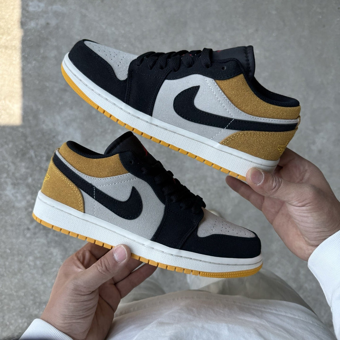 Air Jordan 1 Low Black Toe Taxi