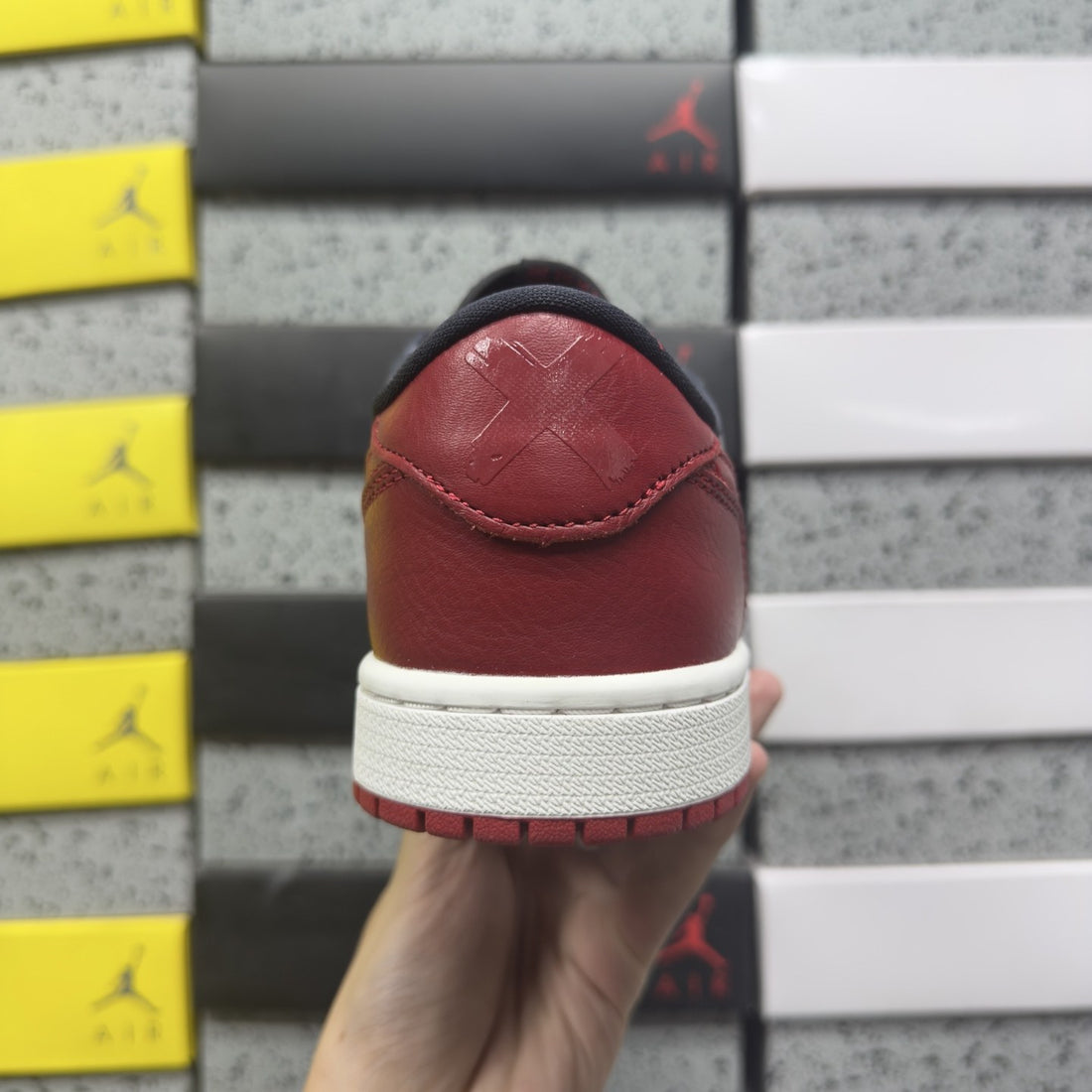 Air Jordan 1 Low Bred Toe