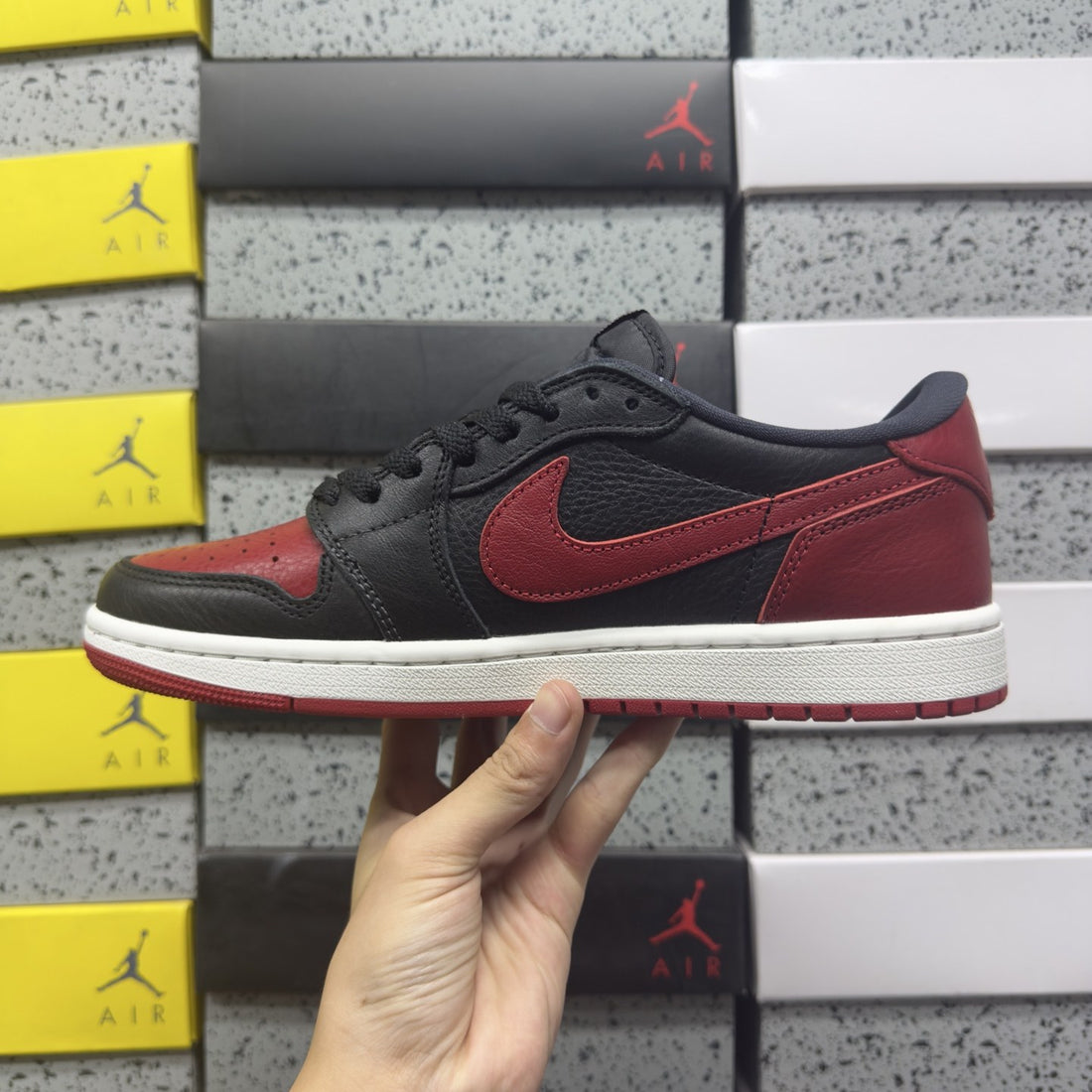 Air Jordan 1 Low Bred Toe