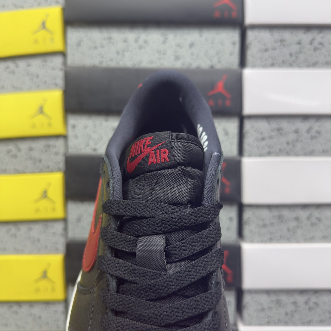 Air Jordan 1 Low Bred Toe