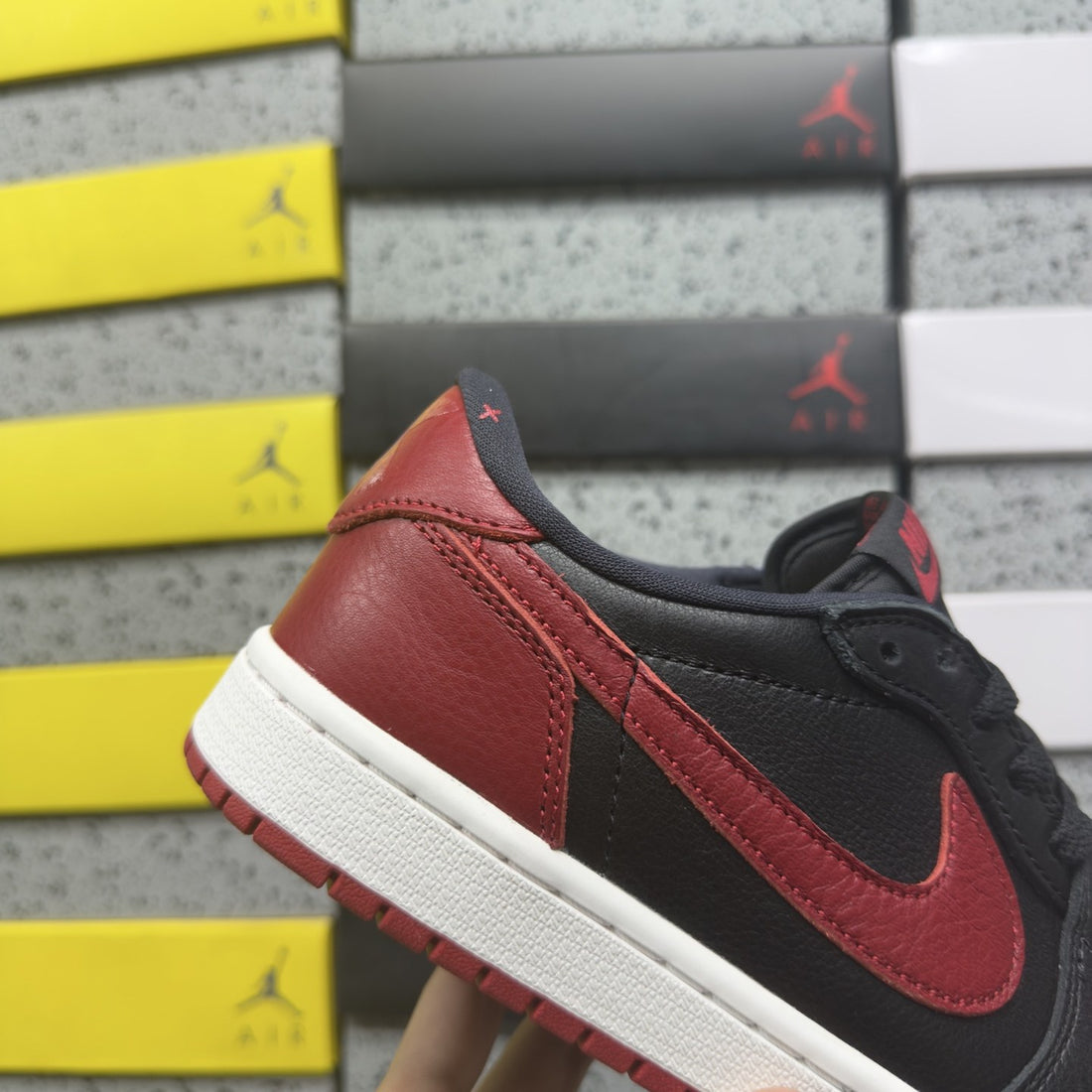 Air Jordan 1 Low Bred Toe