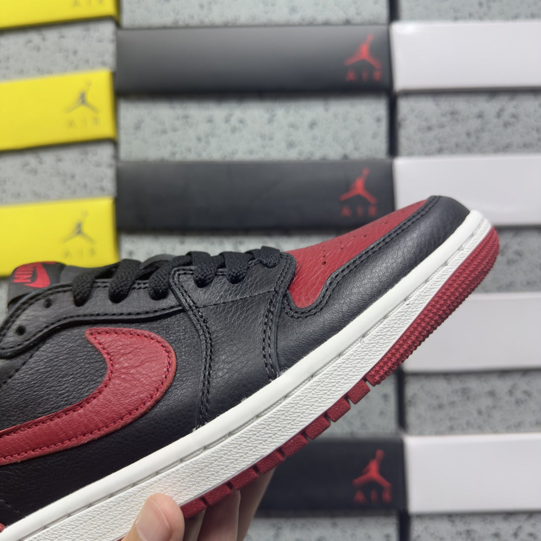 Air Jordan 1 Low Bred Toe