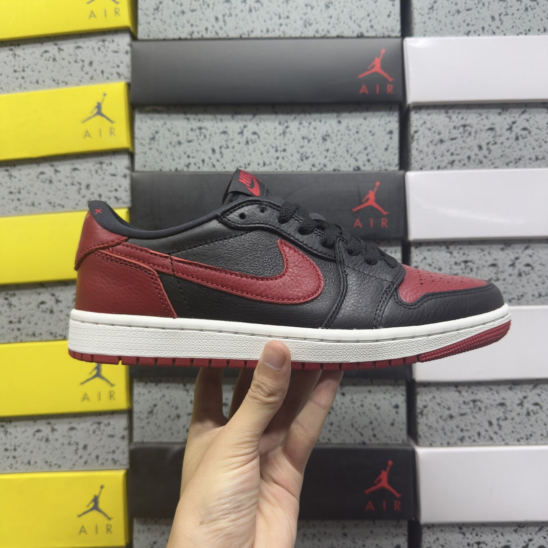 Air Jordan 1 Low Bred Toe