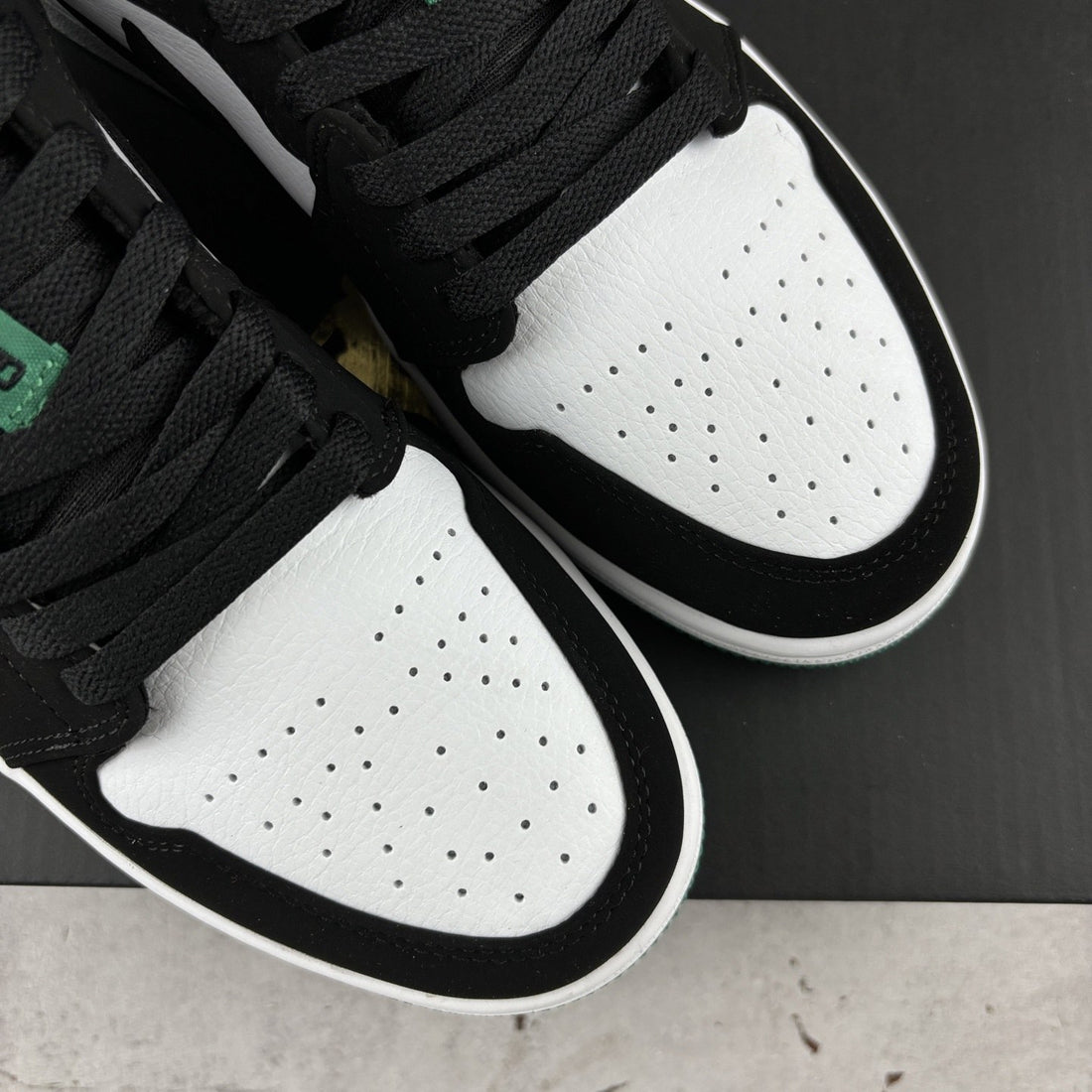 Air Jordan 1 Low Green Black Toe