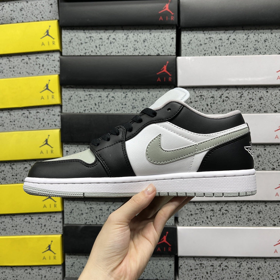 Air Jordan 1 Low Light Smoke Grey