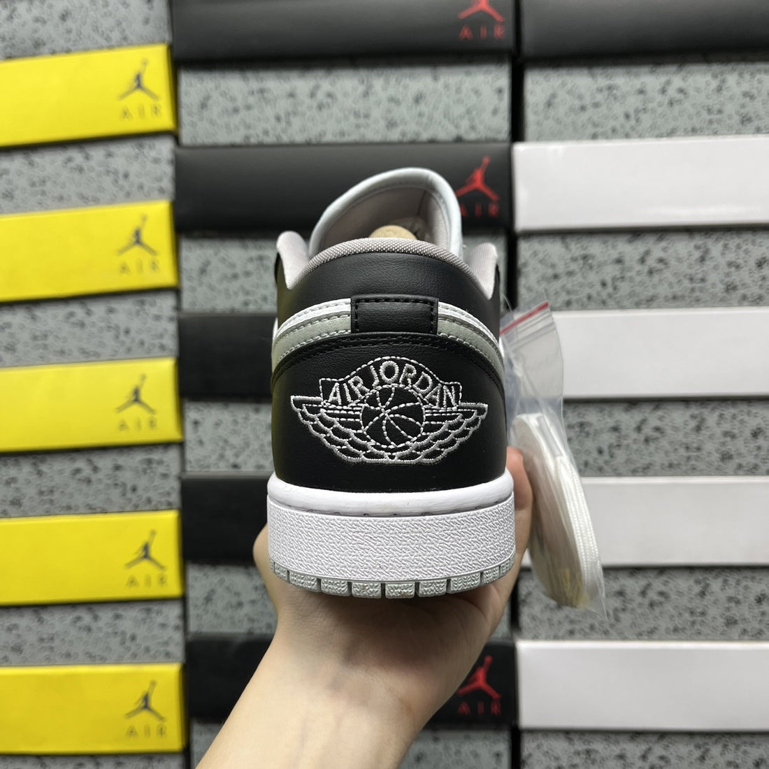 Air Jordan 1 Low Light Smoke Grey