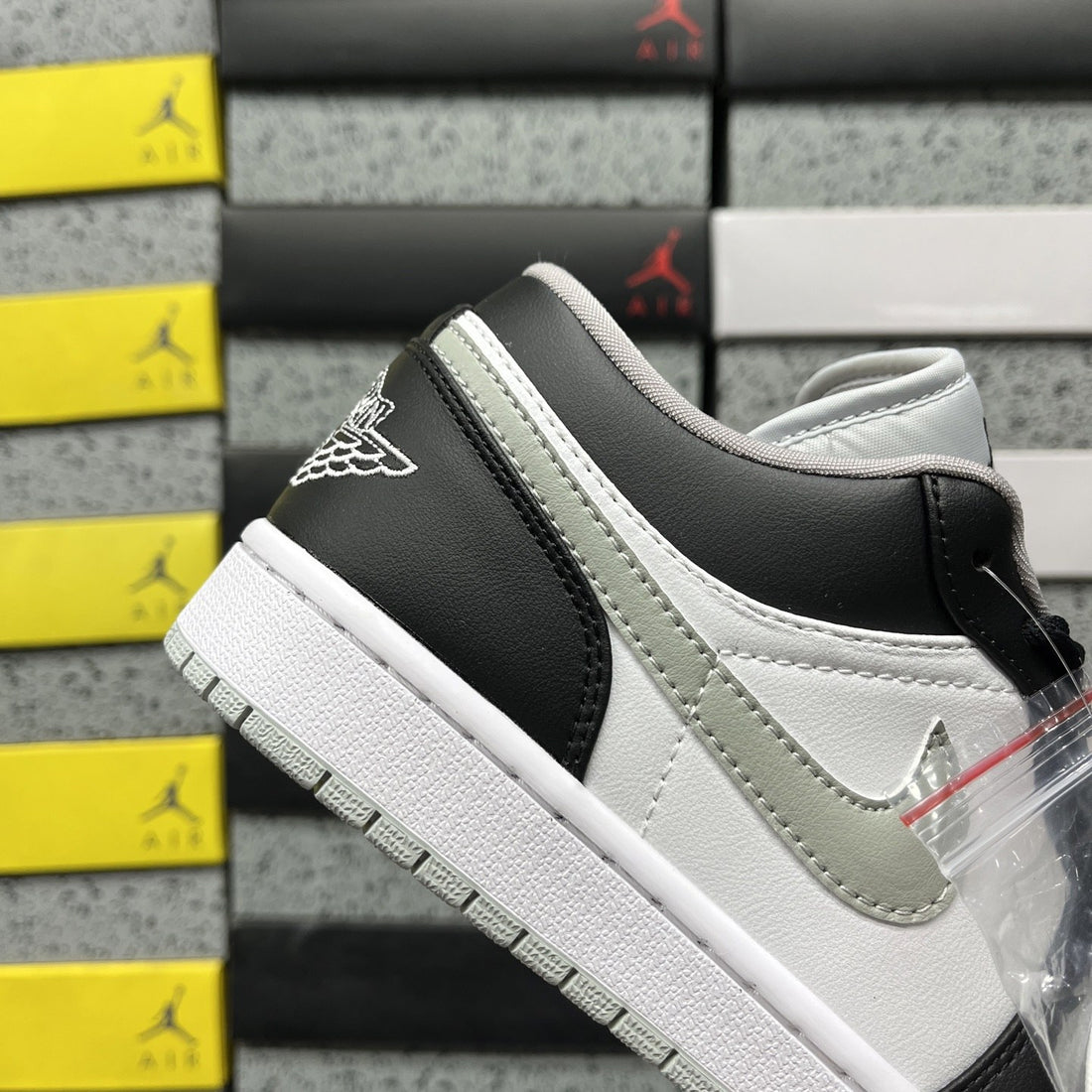 Air Jordan 1 Low Light Smoke Grey