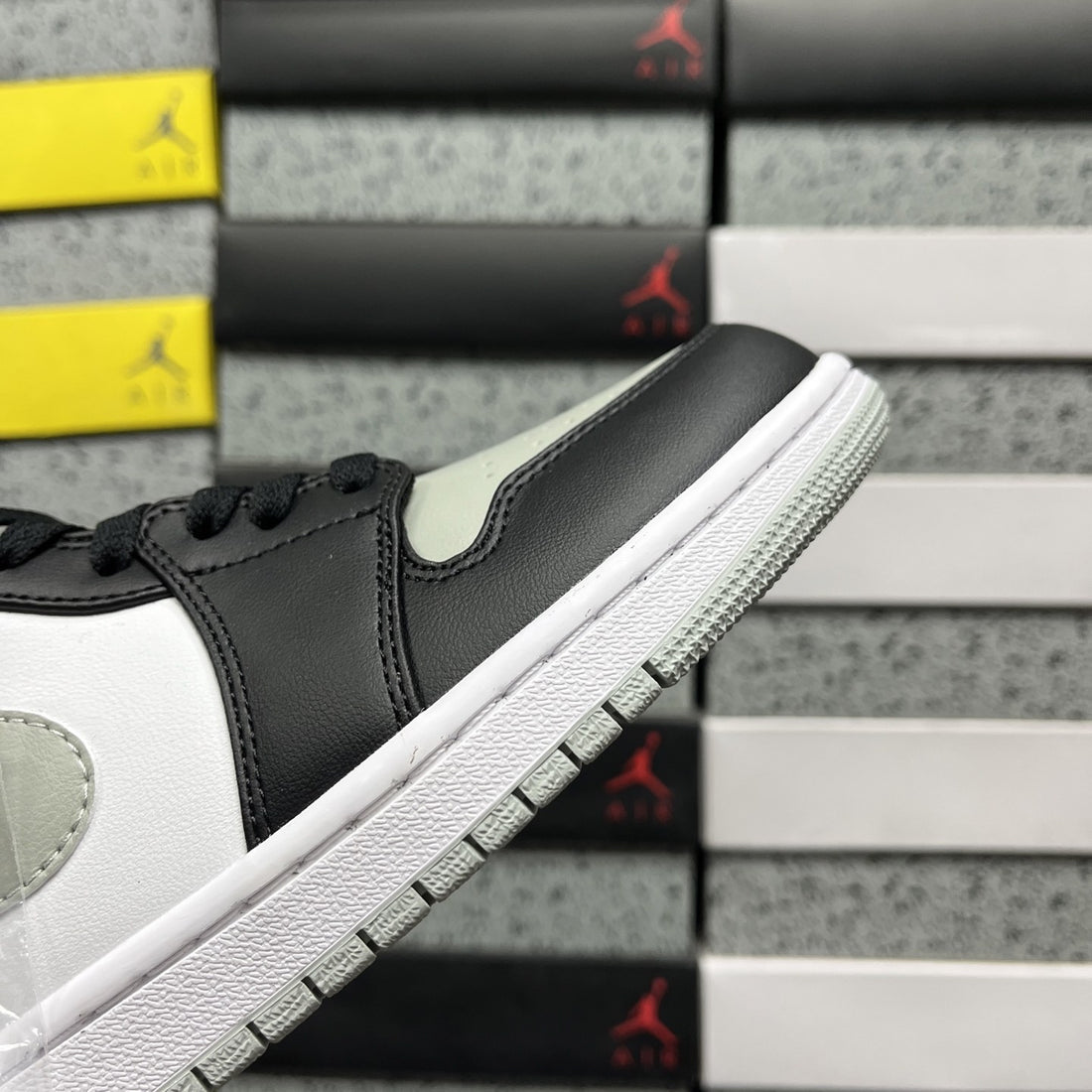 Air Jordan 1 Low Light Smoke Grey