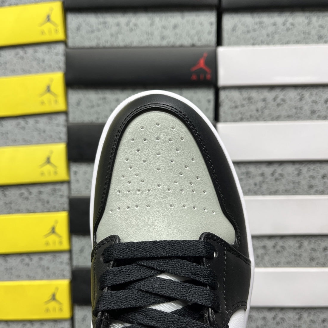 Air Jordan 1 Low Light Smoke Grey