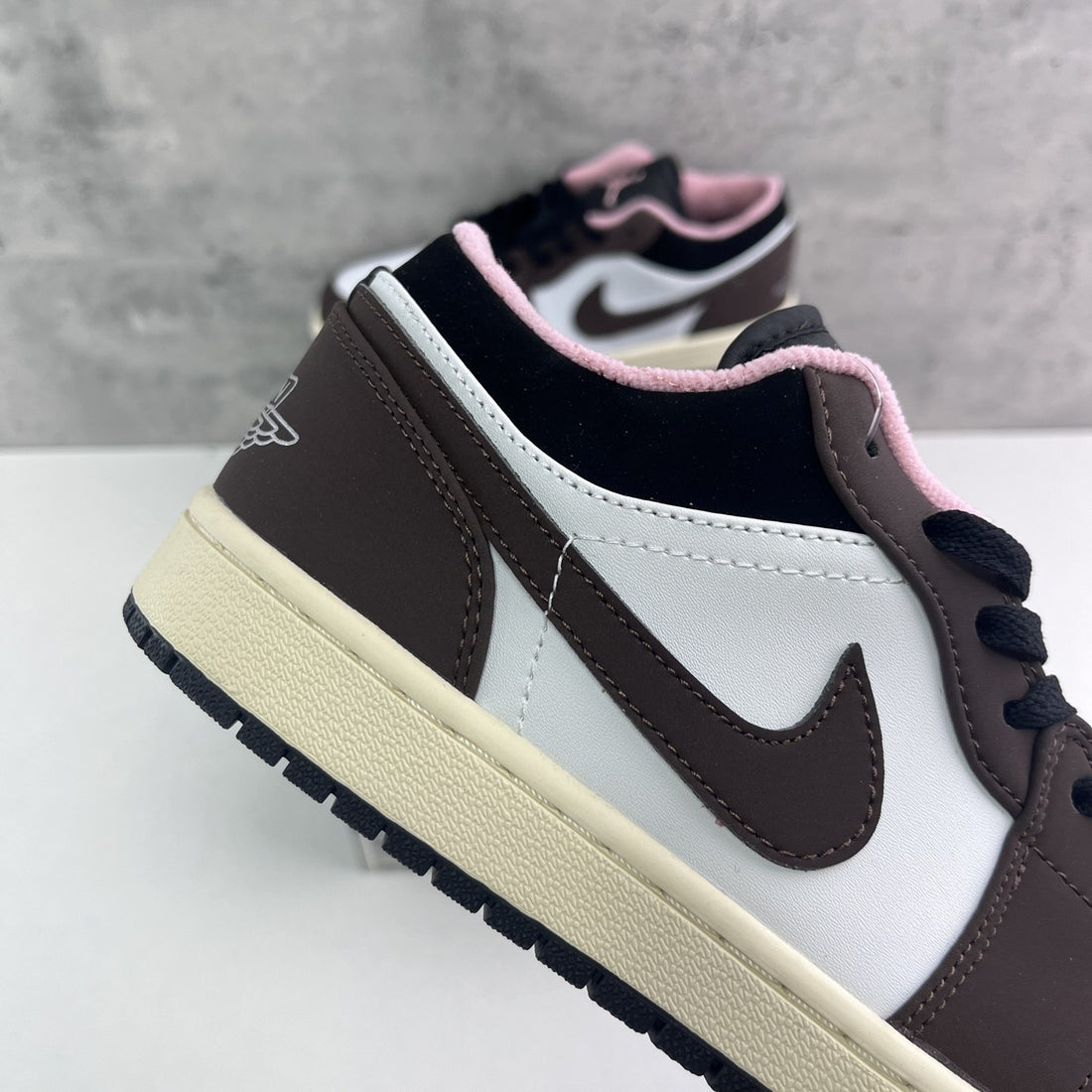 Air Jordan 1 Low Mocha Pink