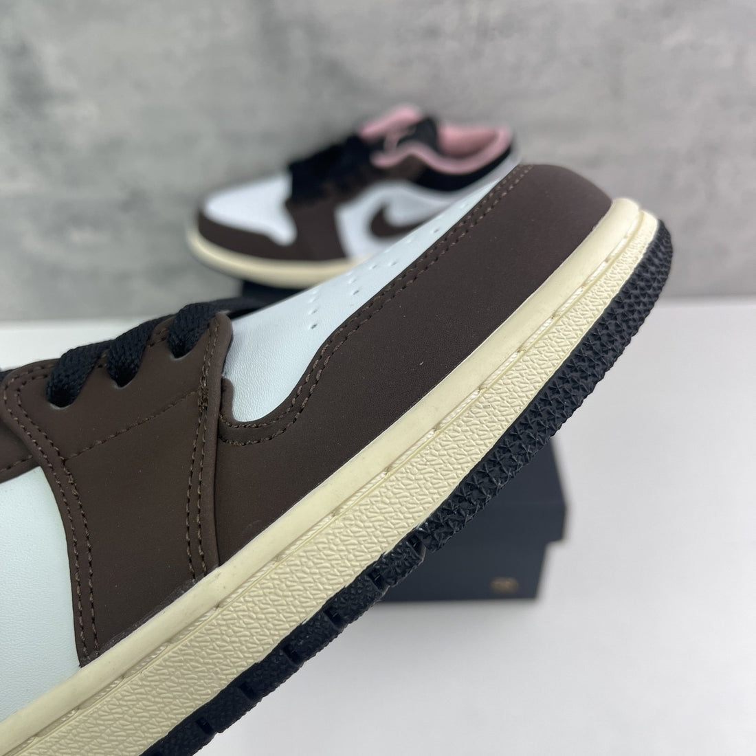 Air Jordan 1 Low Mocha Pink