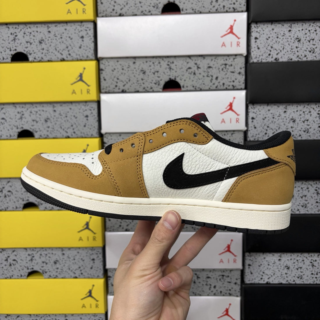 Air Jordan 1 Low OG Golden Brown