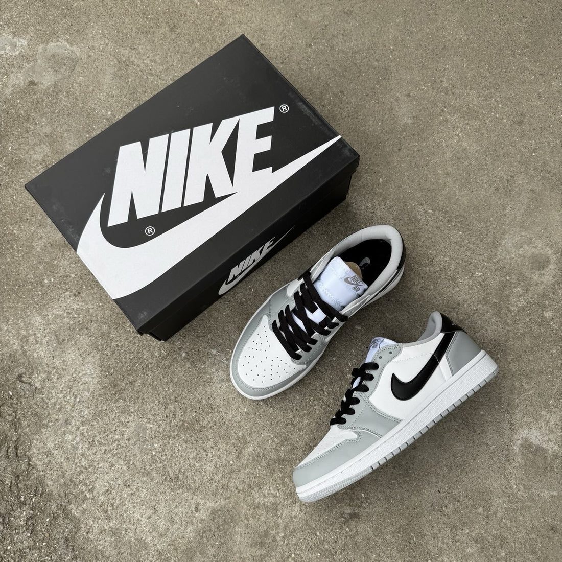 Air Jordan 1 Low OG Light Smoke Grey