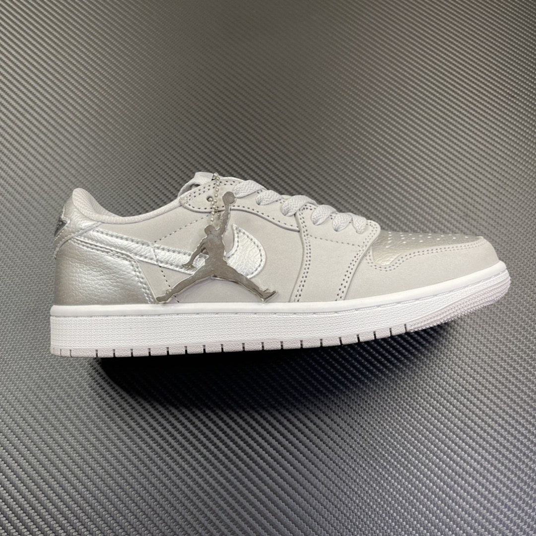 Air Jordan 1 Low OG Metallic Silver