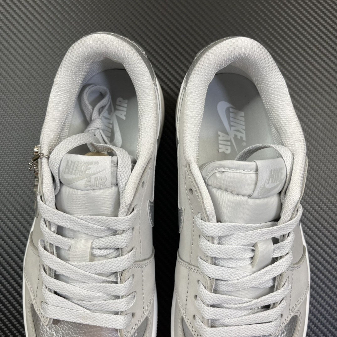 Air Jordan 1 Low OG Metallic Silver