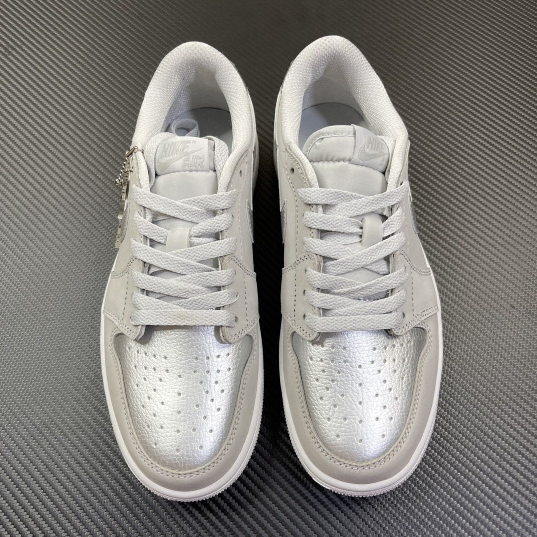 Air Jordan 1 Low OG Metallic Silver