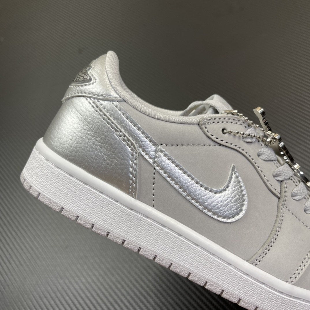 Air Jordan 1 Low OG Metallic Silver