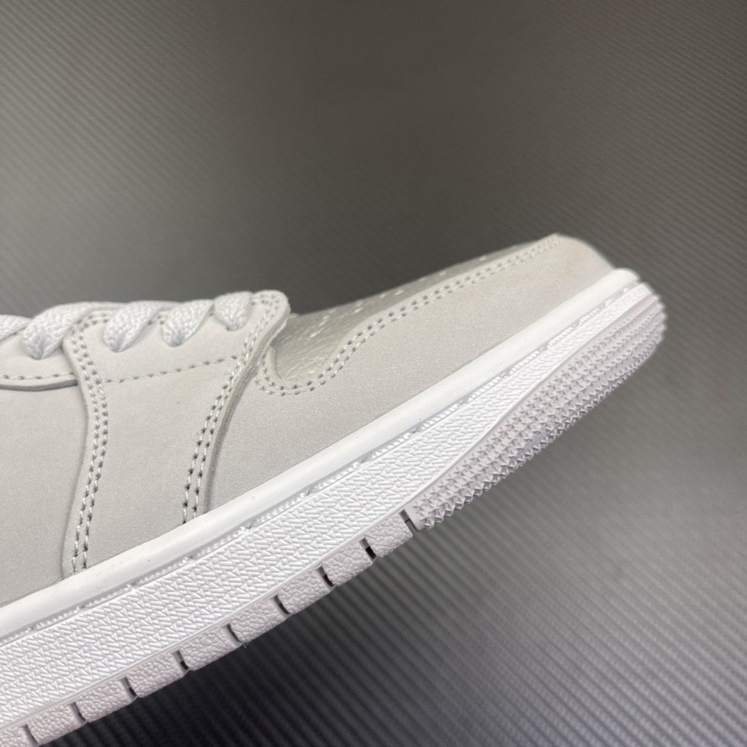 Air Jordan 1 Low OG Metallic Silver