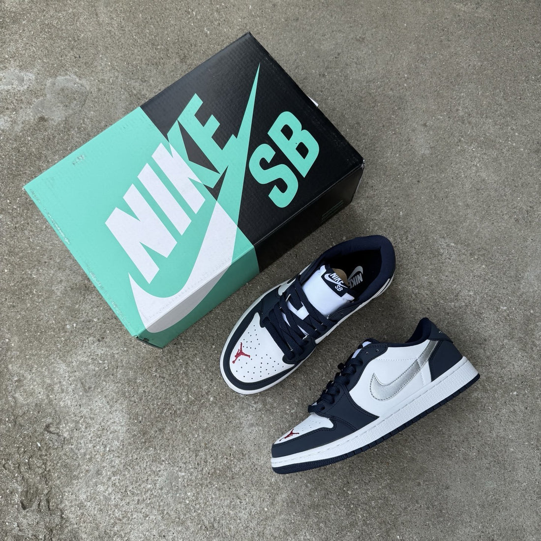 Air Jordan 1 Low OG Navy Silver