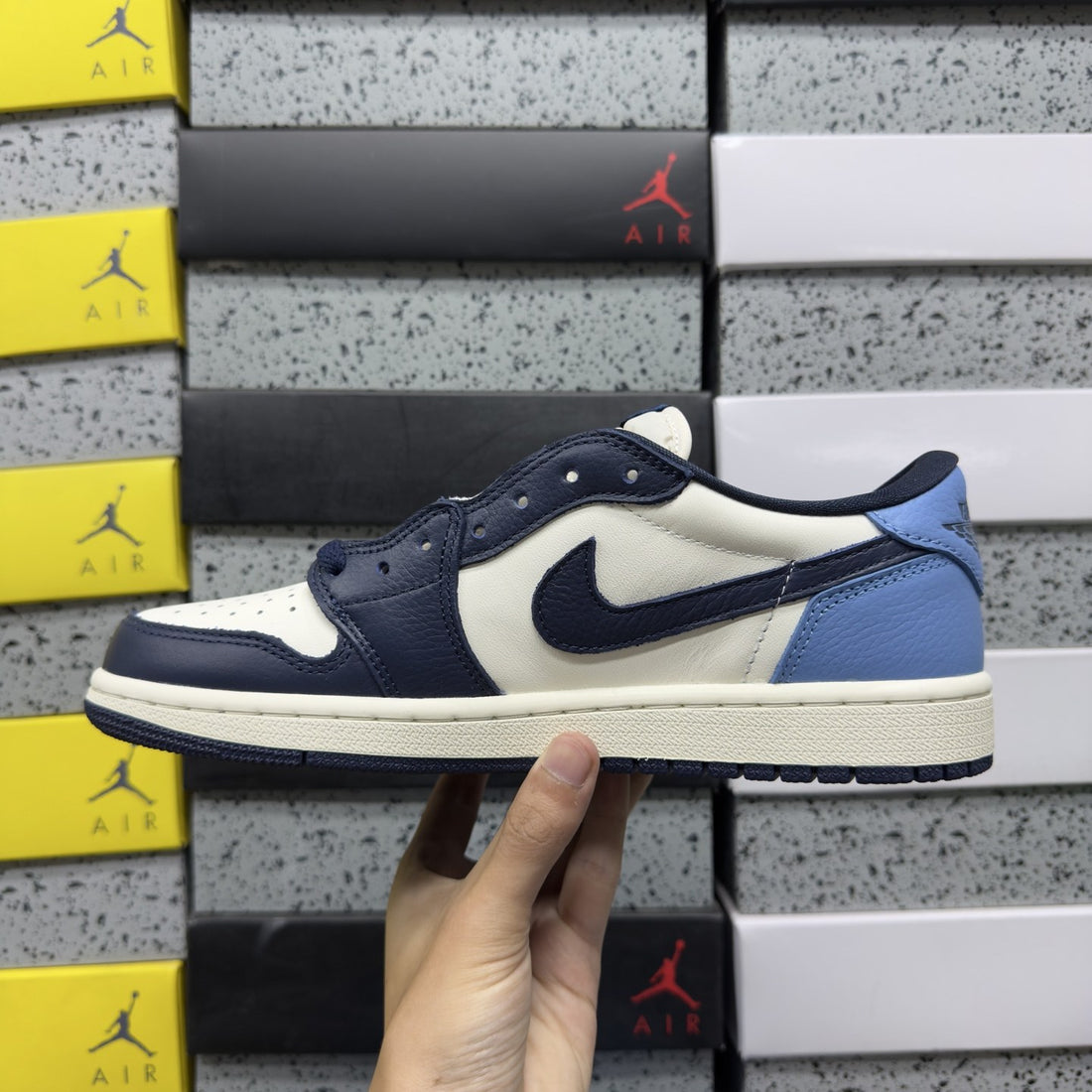 Air Jordan 1 Low OG Obsidian UNC
