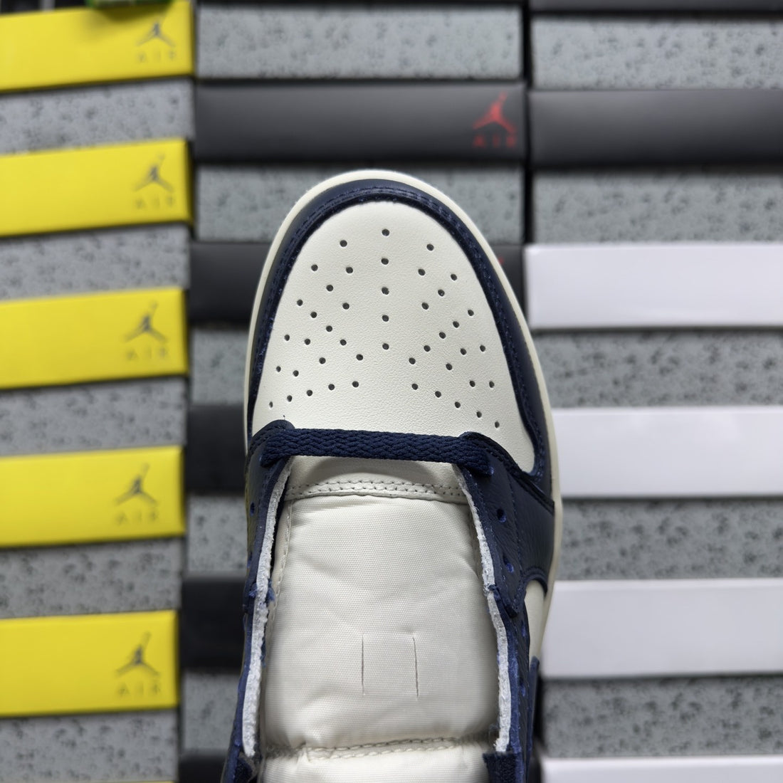 Air Jordan 1 Low OG Obsidian UNC