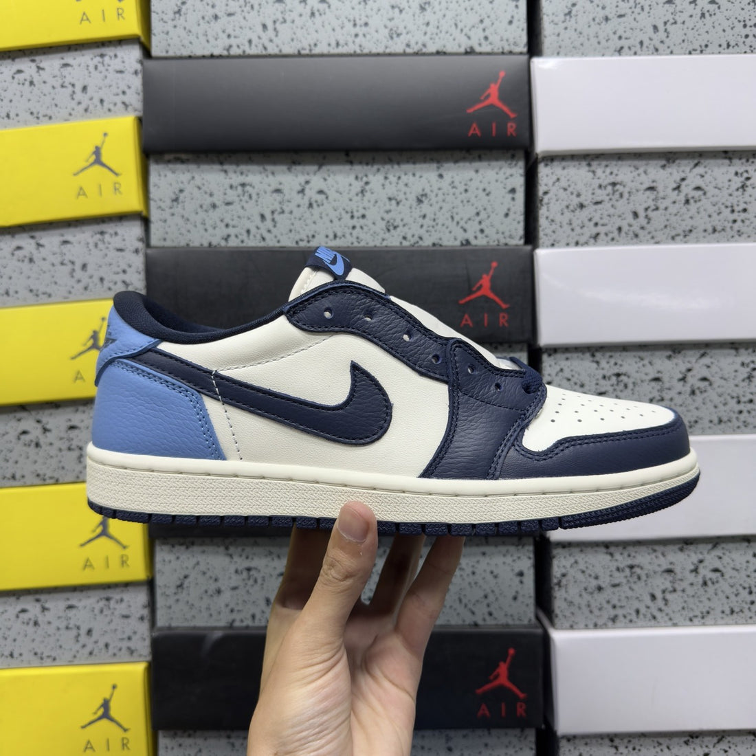 Air Jordan 1 Low OG Obsidian UNC