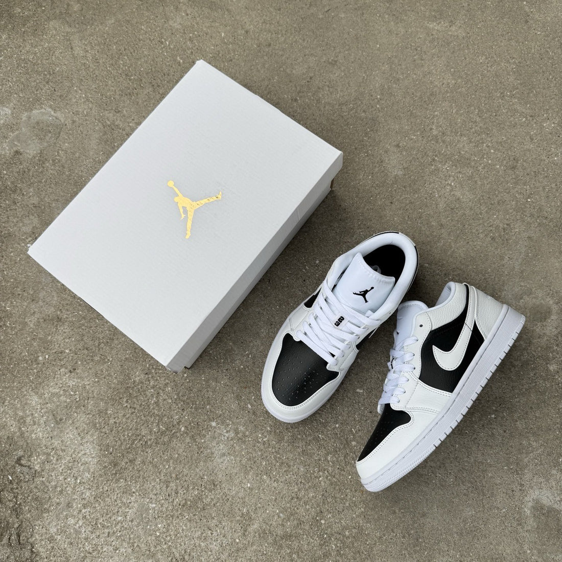 Air Jordan 1 Low Reverse Panda