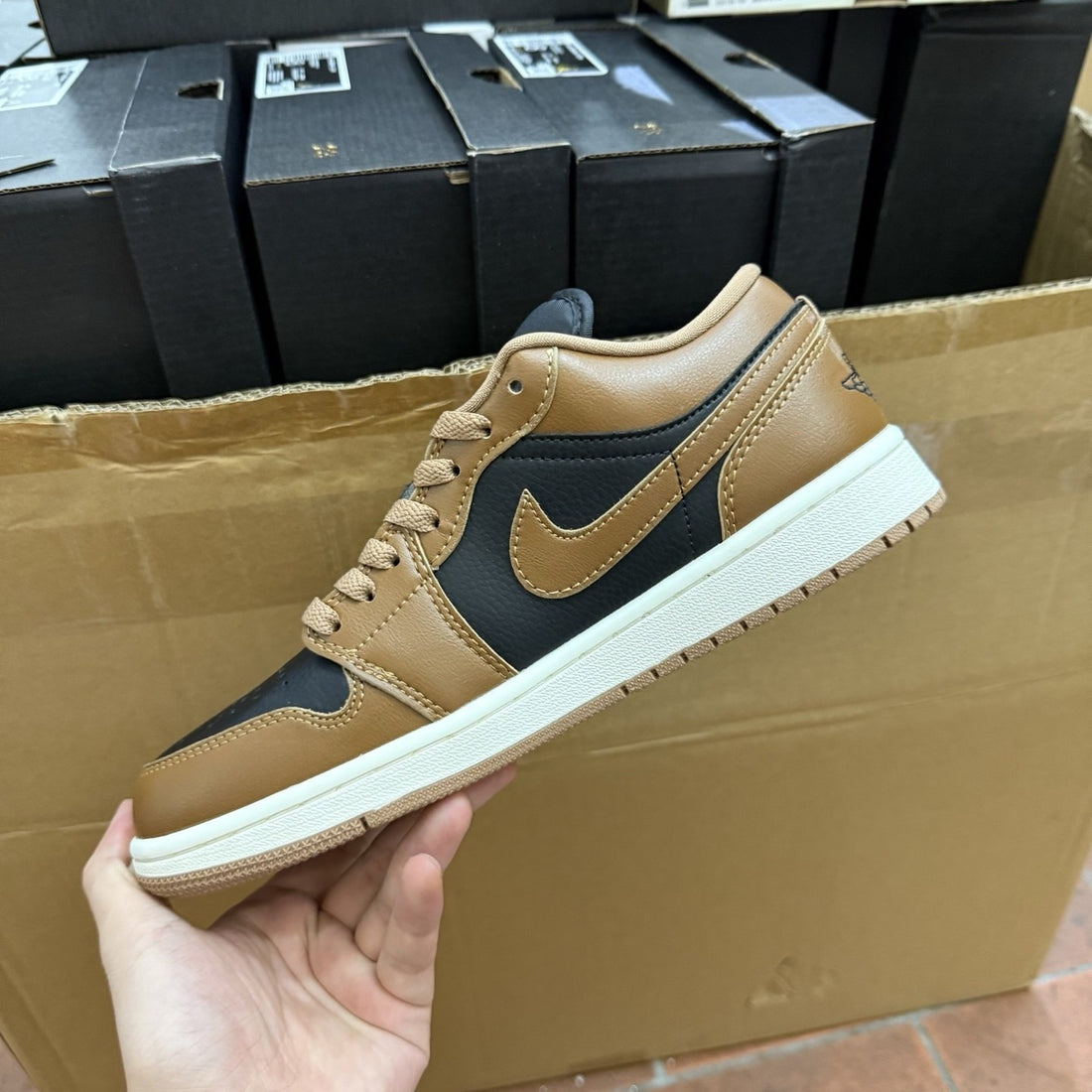 Air Jordan 1 Low Tan Navy Mint
